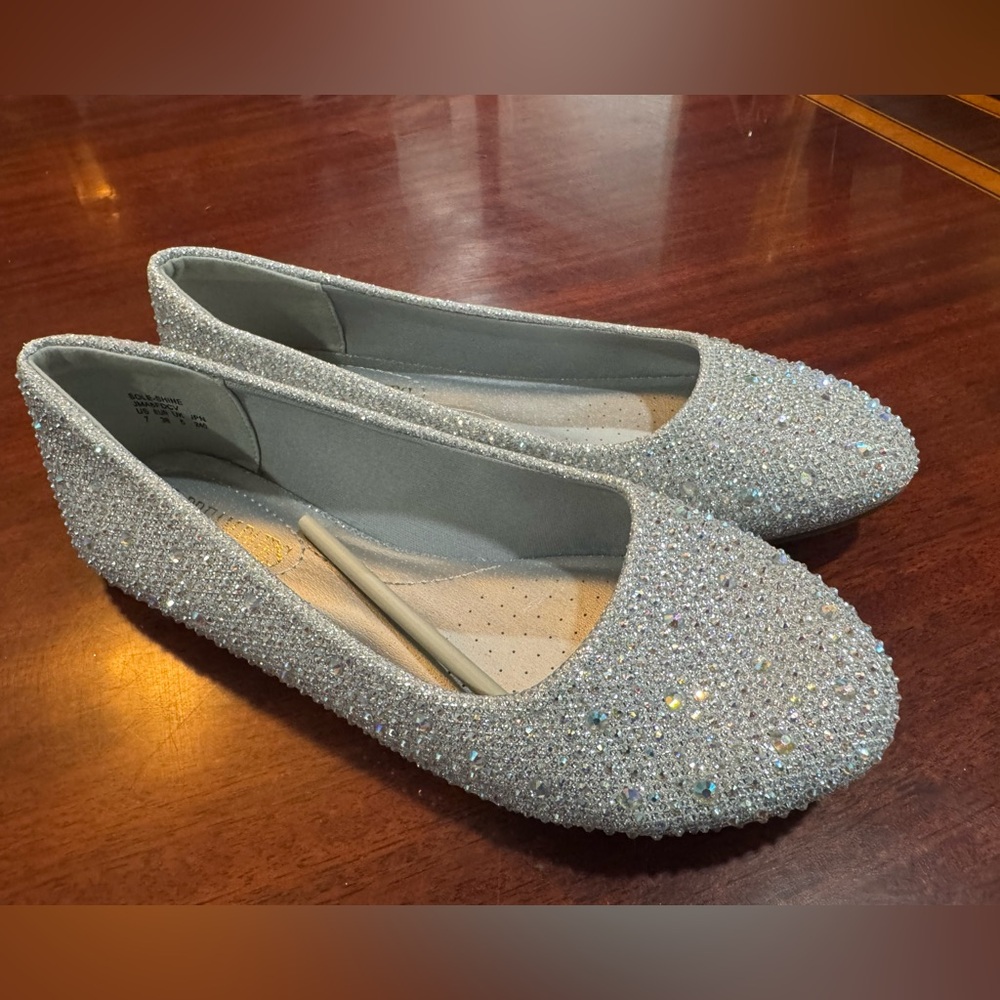 Dream Pairs Silver Flats for Women